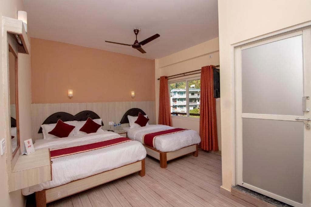 Hotel The Country Yard à Pokhara Extérieur photo