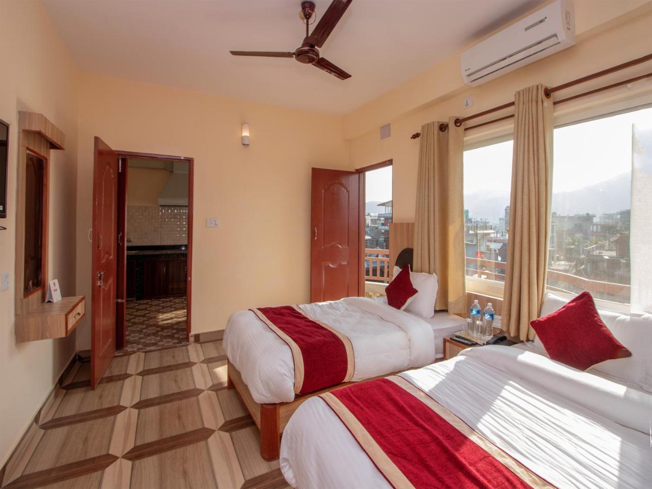 Hotel The Country Yard à Pokhara Extérieur photo