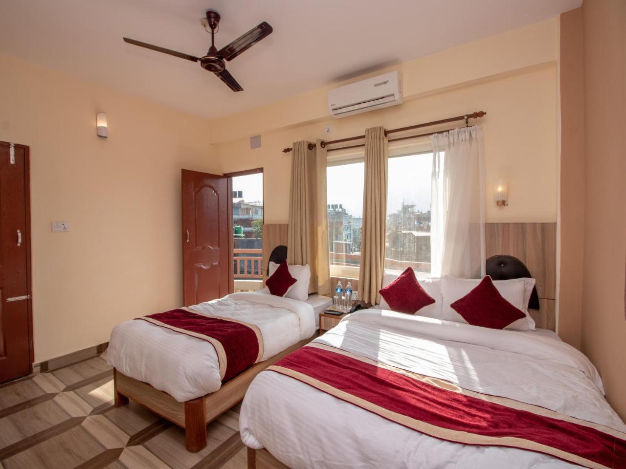 Hotel The Country Yard à Pokhara Extérieur photo