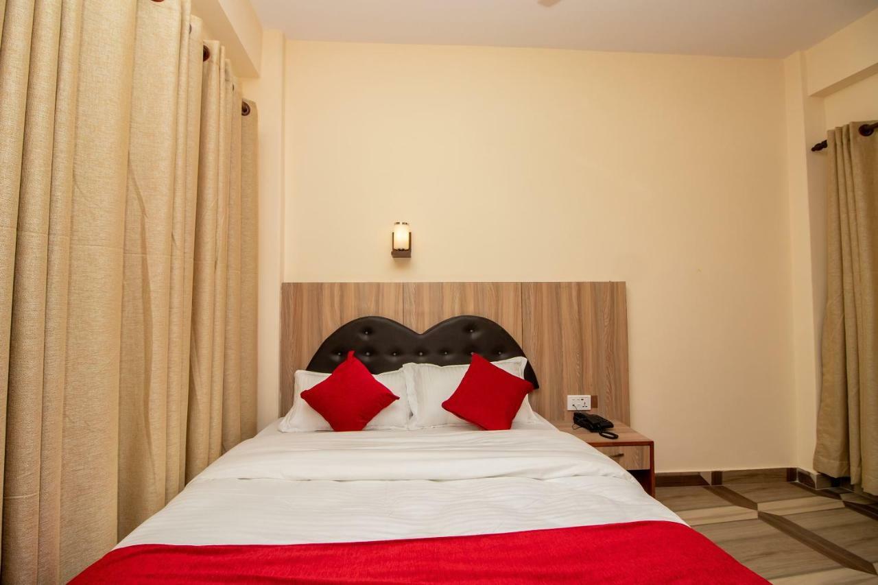 Hotel The Country Yard à Pokhara Extérieur photo